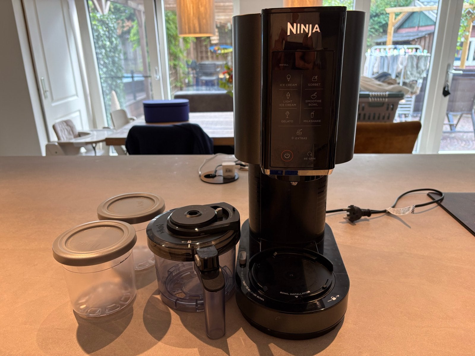 Ninja Creami IJsmachine, Ophalen, 1 tot 2 liter, 3 snelheden of meer, Zo goed als nieuw