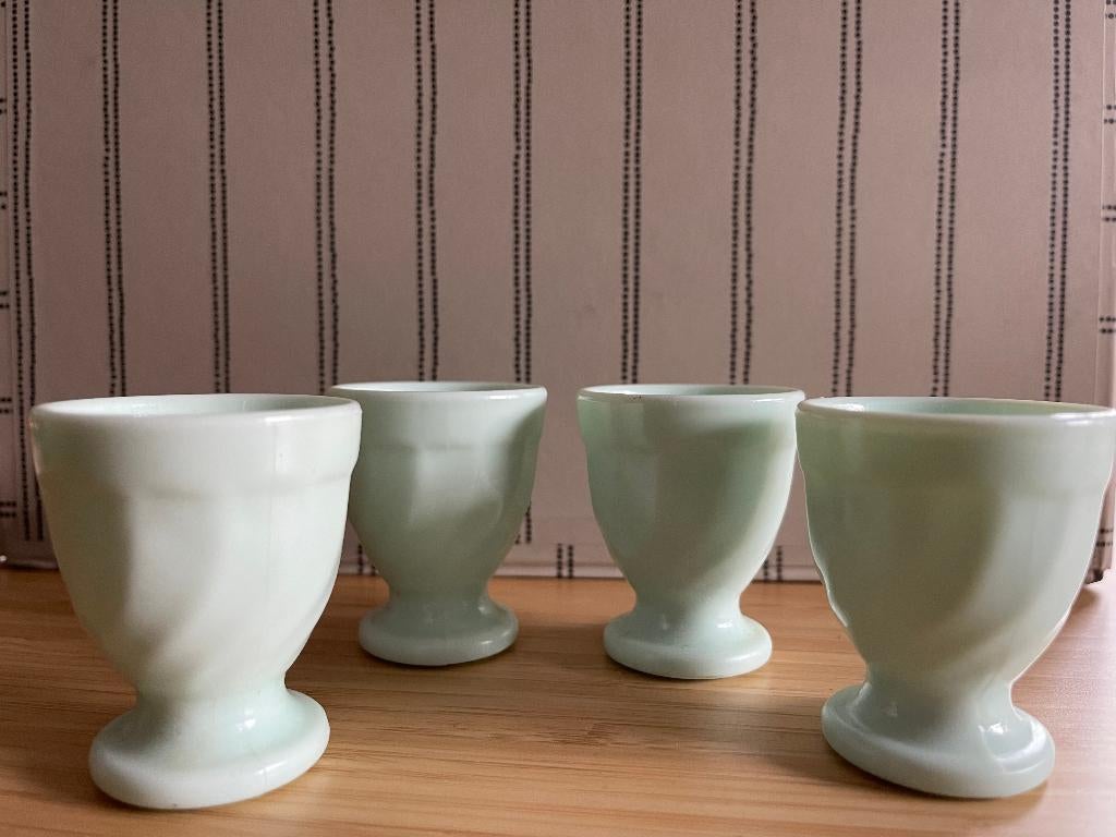 Jadeite eierdopjes opaline jade, Huis en Inrichting, Keuken | Servies, Overige typen, Ophalen of Verzenden, Overige stijlen, Glas