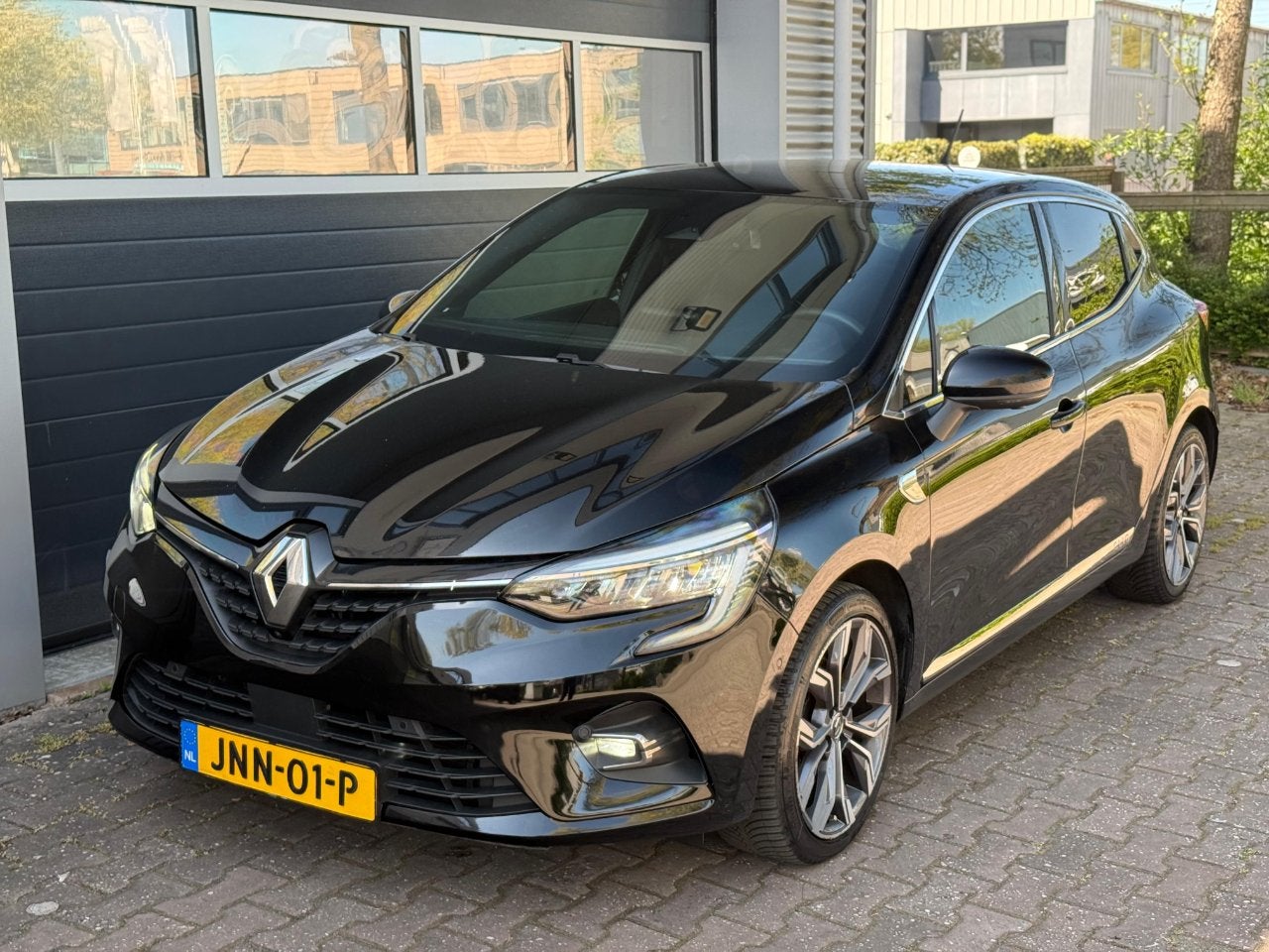 Renault Clio 1.3 TCE Initiale Paris Automaat Navi Camera, Gebruikt, Automatische klimaatregeling, 4 cilinders, 1133 kg