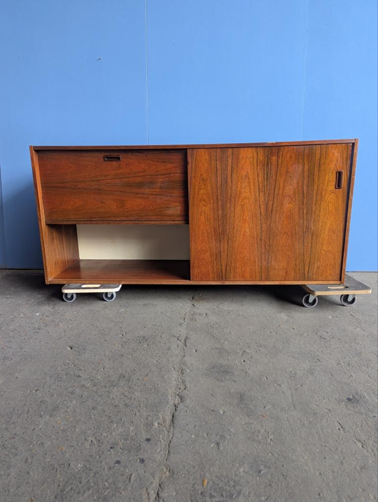 Vintage teak highboard/ dressoir met bar gedeelte 1960s, Huis en Inrichting, Kasten | Dressoirs, Ophalen, 25 tot 50 cm, Teakhout