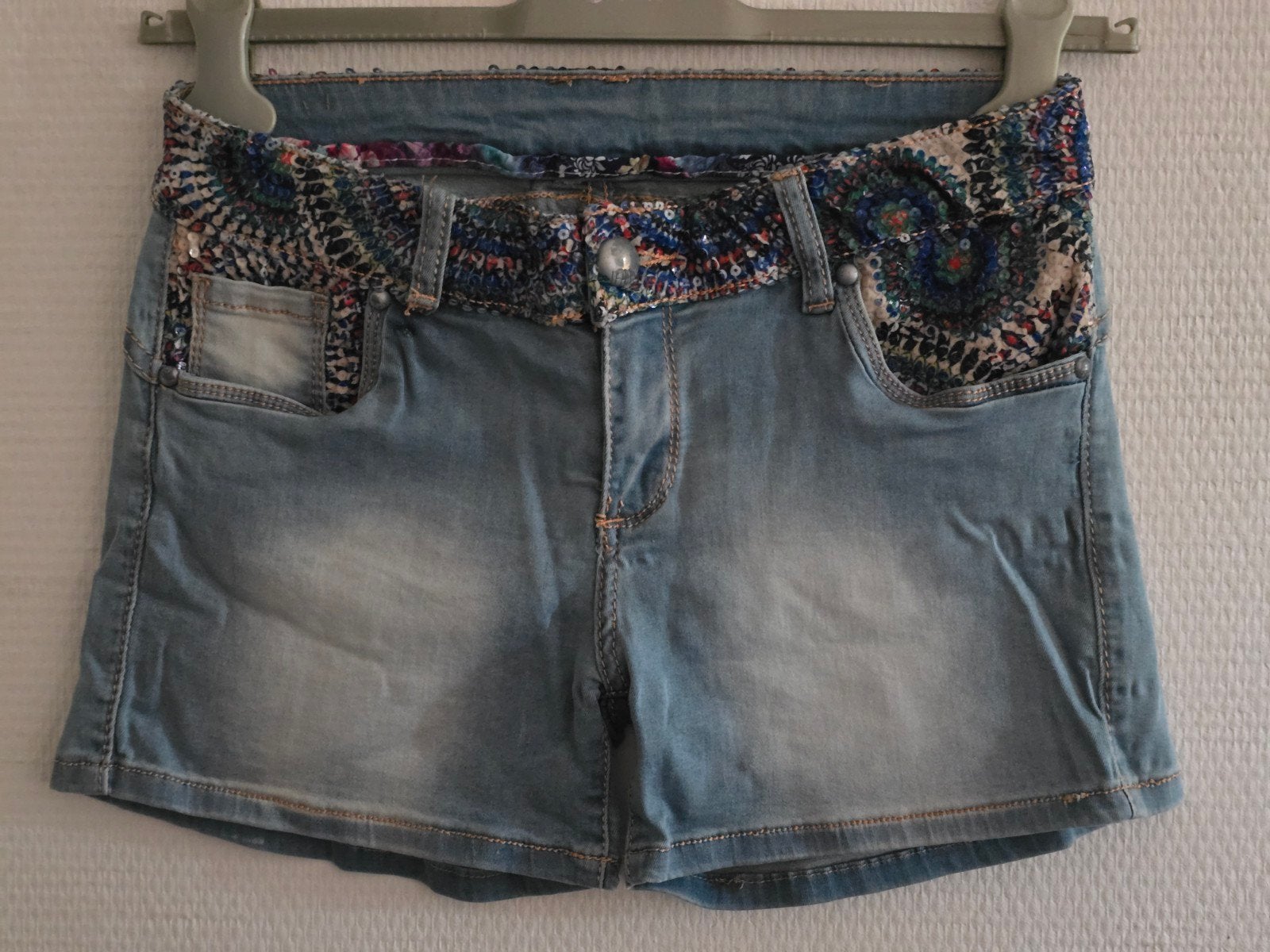 Dames Korte spijkerbroek met pailletten maat S, Kort, Blauw, Ophalen of Verzenden, Onbekend