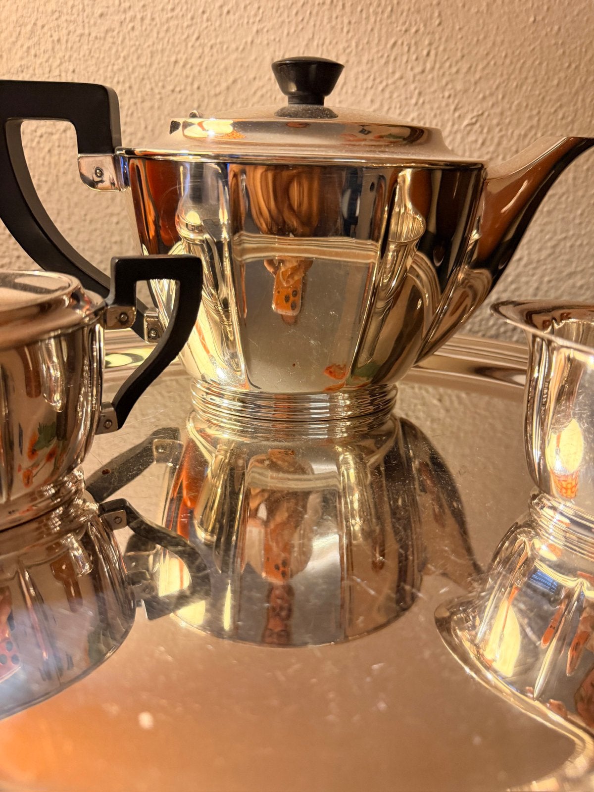 Mooie kofie of thee kan met een melk en suiker schaal, Ophalen