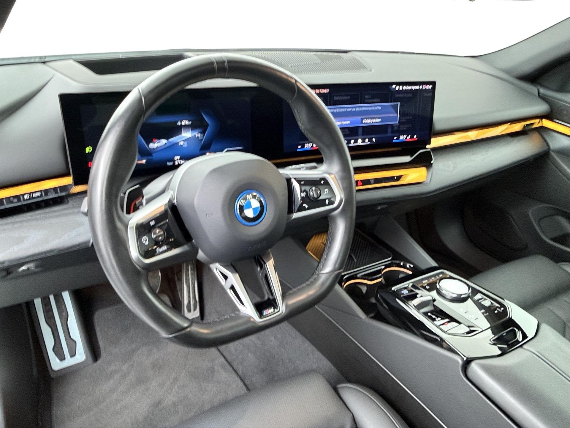 BMW i5 eDrive40 84 kWh M Sport Pro | Glazen Panoramadak | 21, Achterwielaandrijving, Gebruikt, Zwart, Met garantie (alle)