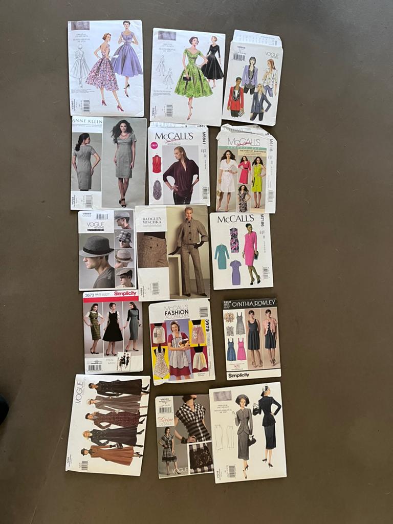 15 naaipatronen, vogue, simplicity mt 40-44, Hobby en Vrije tijd, Kledingpatronen, Verzenden, Zo goed als nieuw, Vrouw, Overige merken