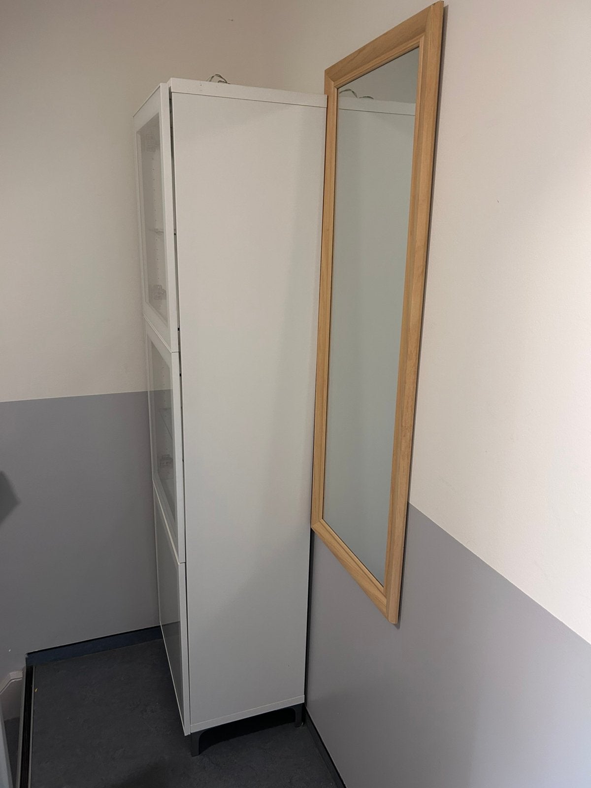IKEA cabinet with light, Ophalen, 50 tot 100 cm, Modern, 150 tot 200 cm