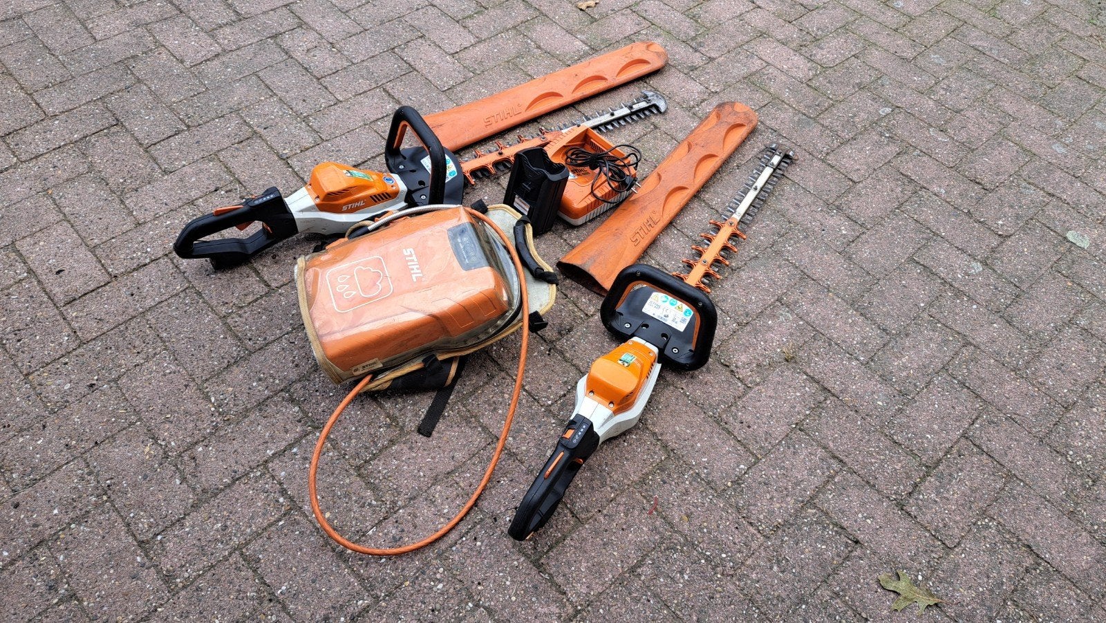 Stihl HSA 94R en 94T met AR 3000 accu en lader, Ophalen, Stihl, Gebruikt, Accu