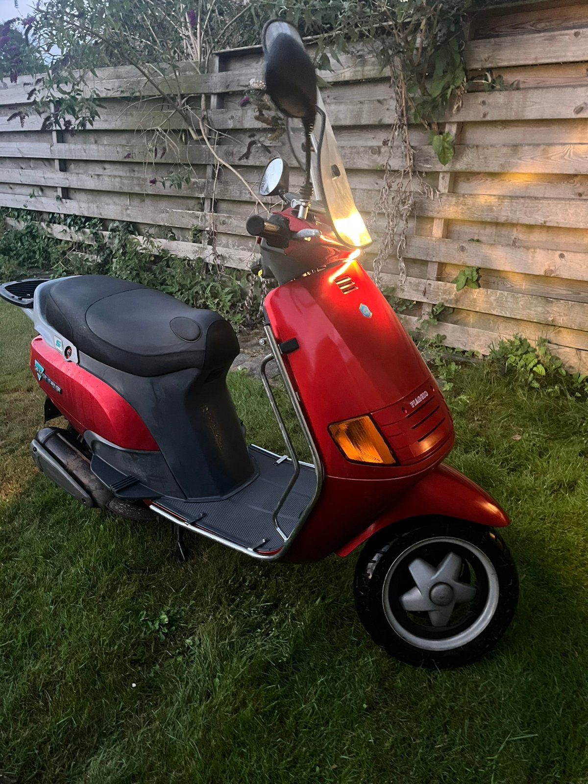 Piaggio Skipper 125 cc 2 takt 8,5k KM Onversleuteld, Fietsen en Brommers, Ophalen, Zo goed als nieuw, Tweetakt, Piaggio