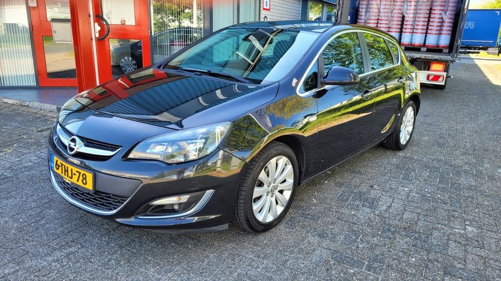 Opel Astra 1.4 Turbo 88KW 5D 2014 nieuwe apk luxe uitvoering, Auto's, Voorwielaandrijving, Stof, 4 cilinders, Origineel Nederlands