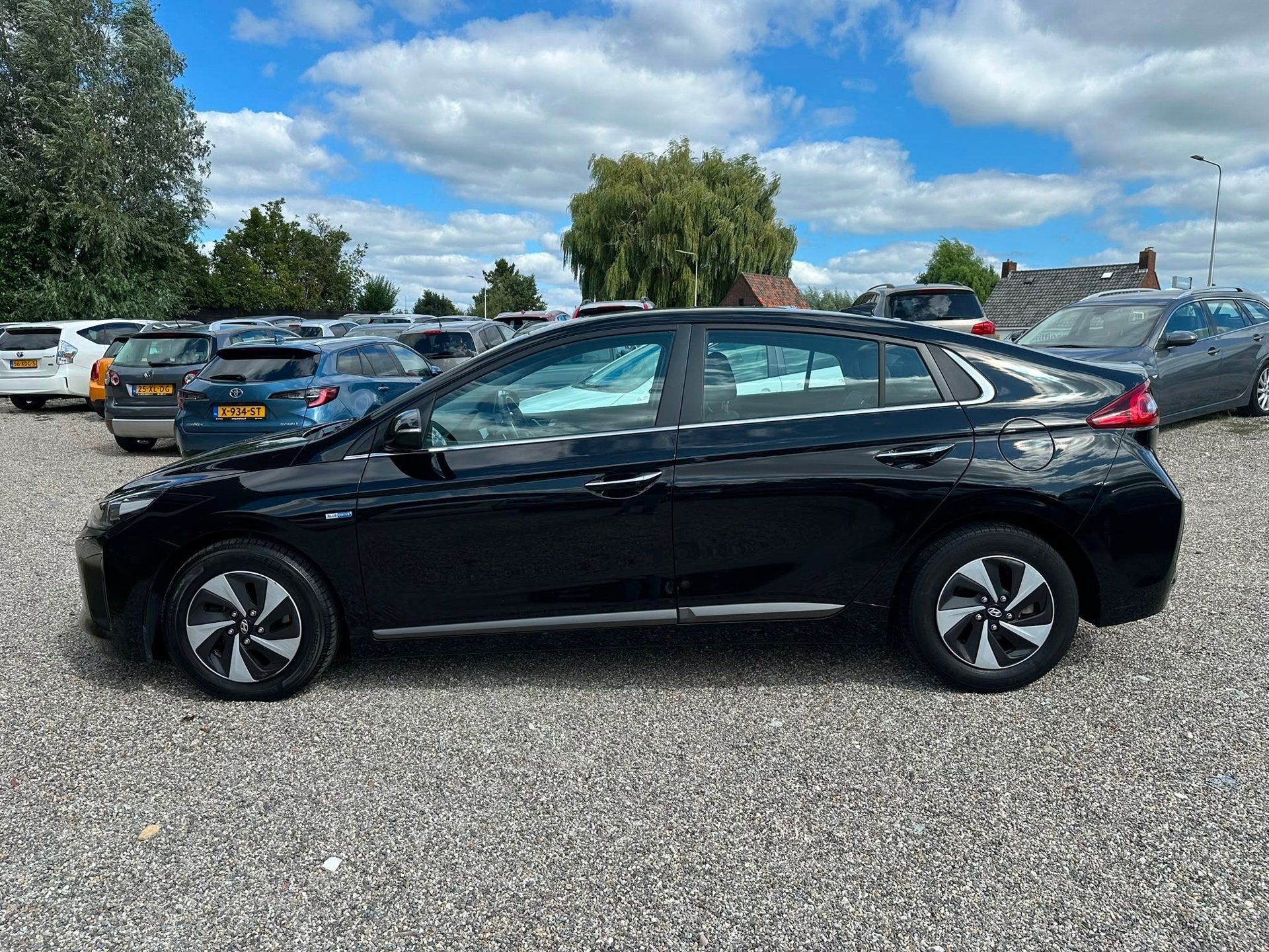 Hyundai IONIQ 1.6 GDi Premium Geleverd met Grote Beurt en Ap, Auto's, Hyundai, Dealer onderhouden, Gebruikt, Zwart, Bedrijf