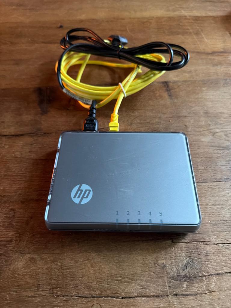 HP V1405-5 Switch 3Com 5-poorts netwerkswitch, Ophalen of Verzenden, Zo goed als nieuw