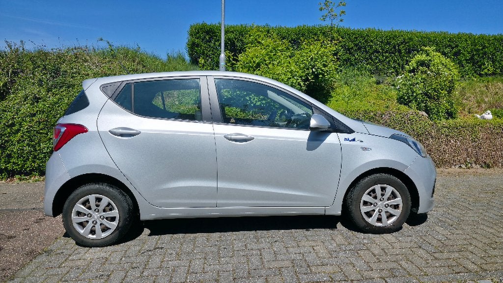 Hyundai i10 1.0i i-motion comfort-airco-airbags-alarm-etc, Auto's, Hyundai, Voorwielaandrijving, Euro 5, Stof, 4 stoelen