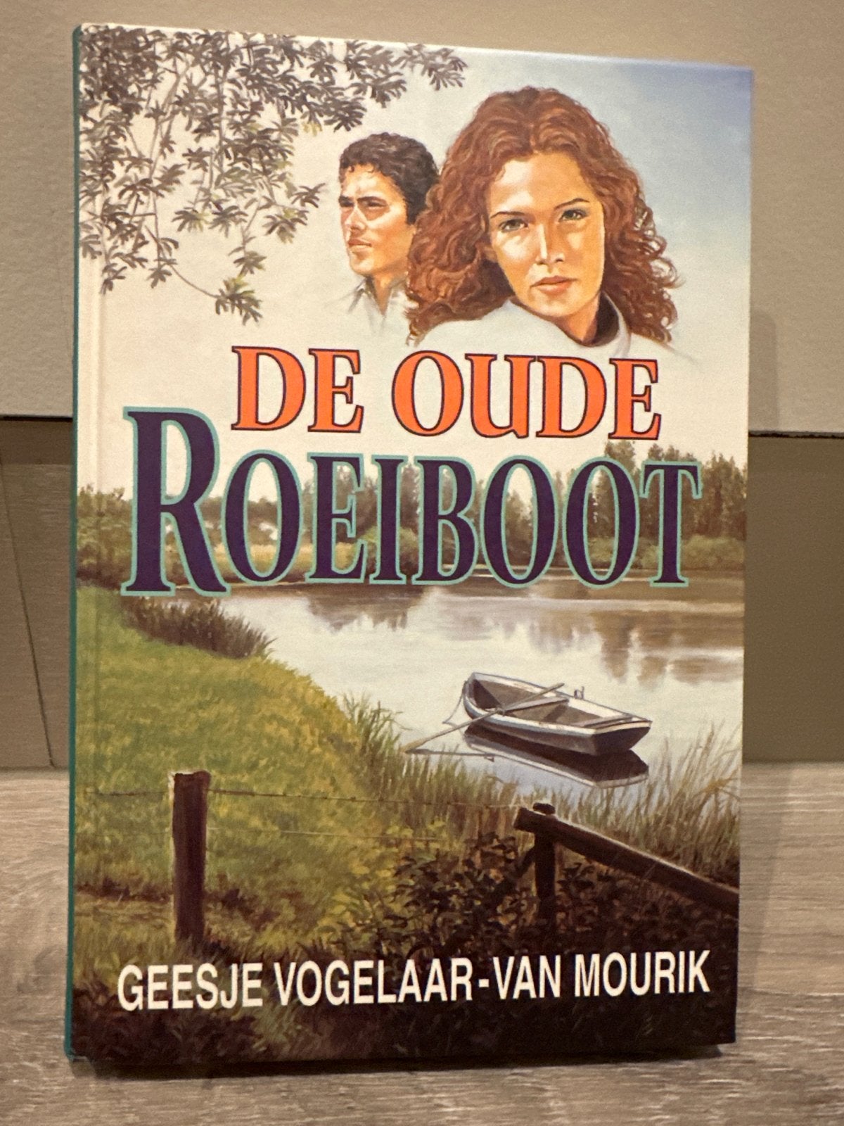 De Oude Roeiboot - Geesje Vogelaar-van Mourik, Boeken, Ophalen of Verzenden, Zo goed als nieuw, Nederland