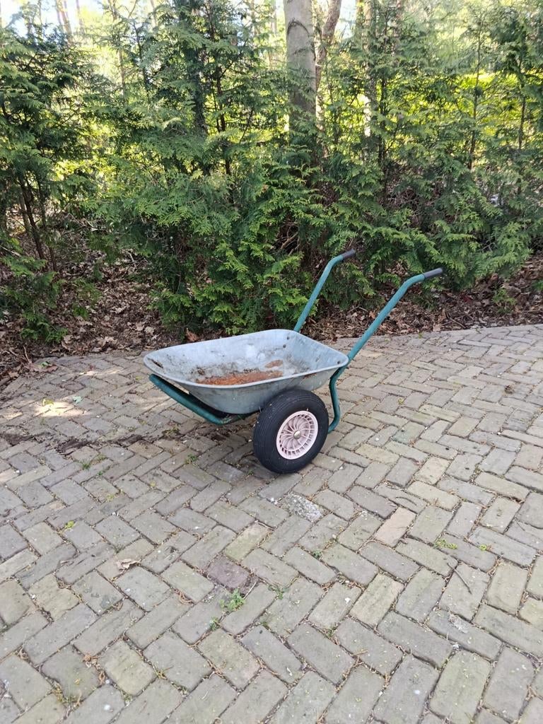 Gereserveerd, Kruiwagen met 2 wielen - banden nog goed, Ophalen, Gebruikt, Handmatig, Tweewielig