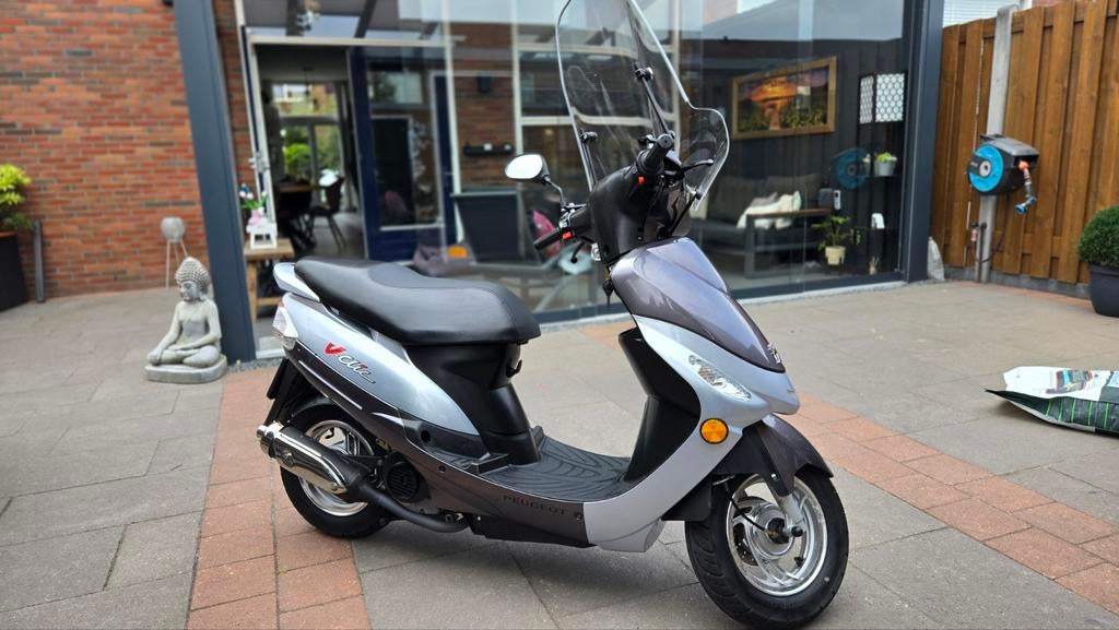 Peugeot V-Clic snorscooter in uitstekende staat., Ophalen, Gebruikt, Overige modellen, Benzine