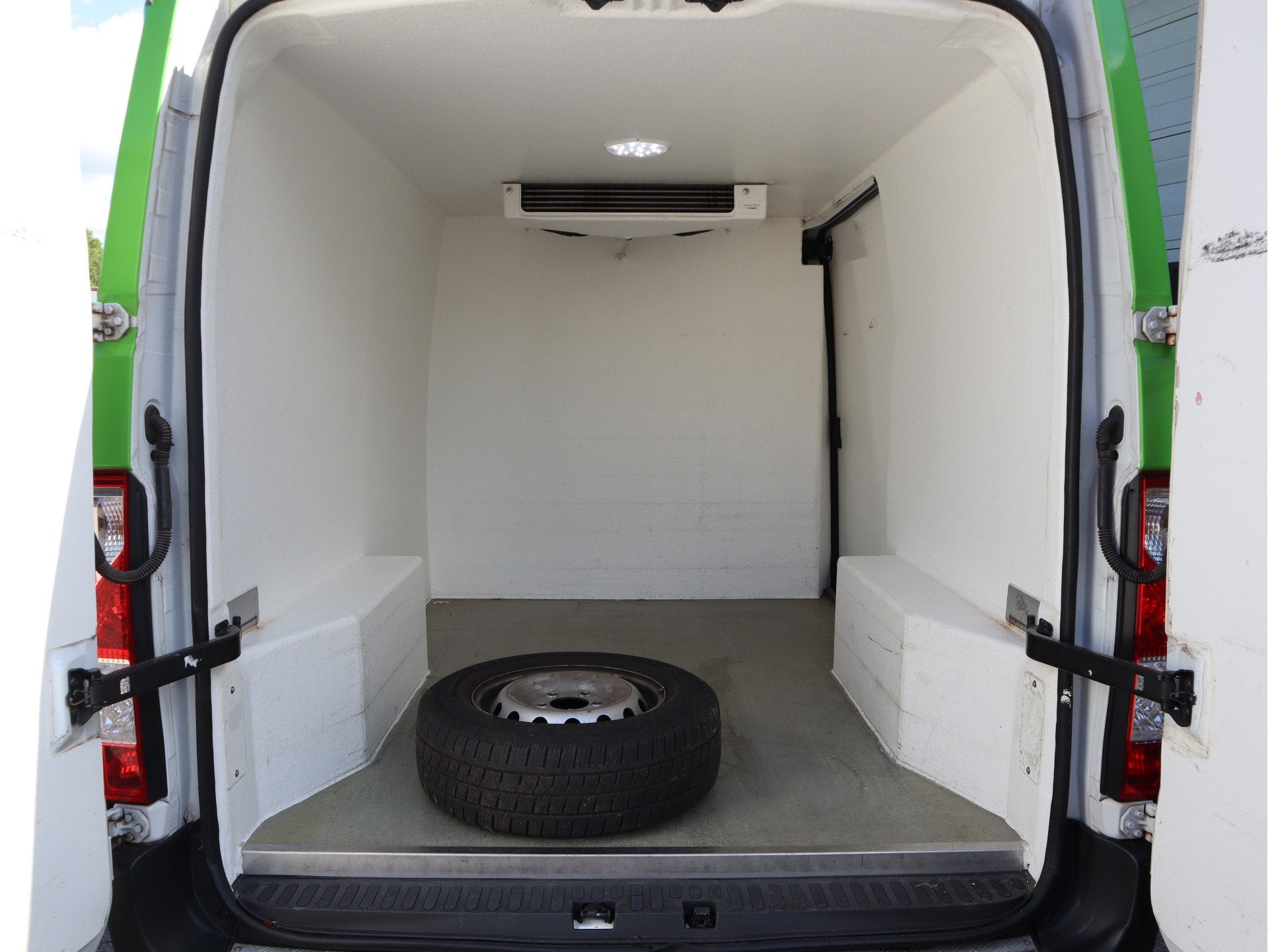 Renault Master 2.3 dCi 136pk Euro 6 - Koelwagen - Dag & Nach, Auto's, Voorwielaandrijving, Gebruikt, Euro 6, 4 cilinders