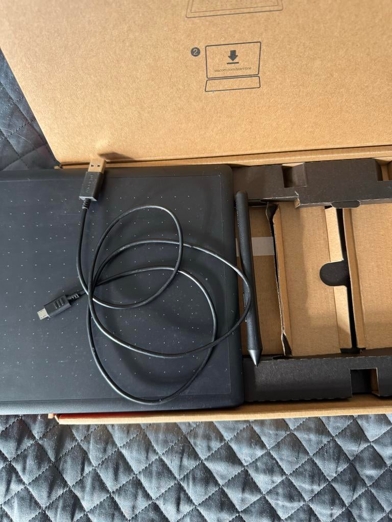 Wacom One tekentablet met pen, Computers en Software, Tekentablets, Ophalen of Verzenden, Zo goed als nieuw, Bedraad