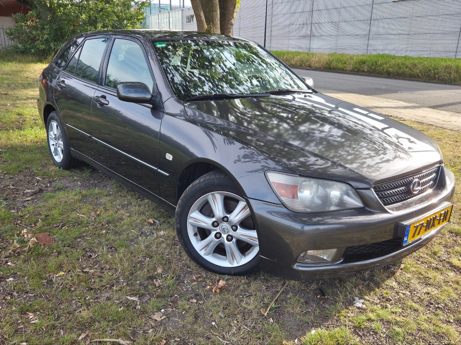 Lexus IS 200 2.0 Sportcross 2004 Grijs, Auto's, Particulier, 1405 kg, Zilver of Grijs, 1988 cc