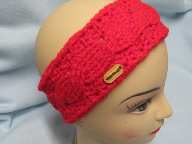 Warme handgehaakte hoofdband rood met kabel one size, Kleding | Dames, Mutsen, Sjaals en Handschoenen, Maat 38/40 (M), Nieuw, Ophalen of Verzenden
