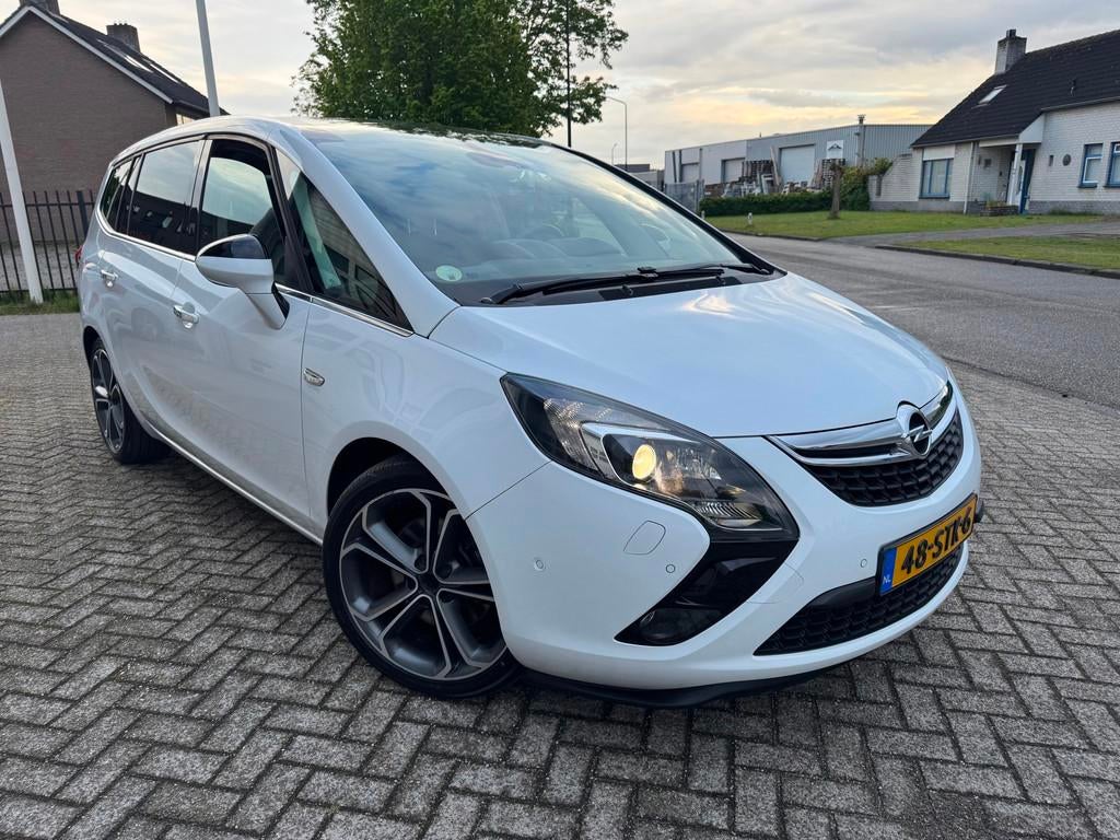 Opel Zafira Tourer 2.0 CDTI Cosmo 7p. Pano, Leer, Navigatie, Auto's, Opel, Euro 5, 4 cilinders, 7 stoelen, Wit