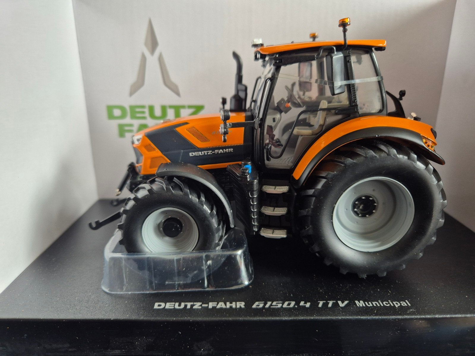 Deutz-Fahr 6150.4 TTV Municipal tractor schaalmodel, Ophalen of Verzenden, Nieuw, Overige typen, Overige merken