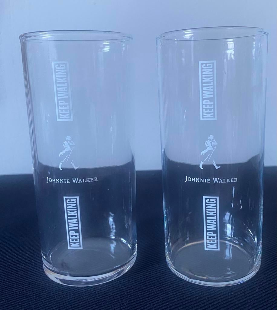2 Glazen van Johnnie Walker whisky Keep Walking. H.13,5 cm, Verzamelen, Glas en Borrelglaasjes, Ophalen of Verzenden, Zo goed als nieuw