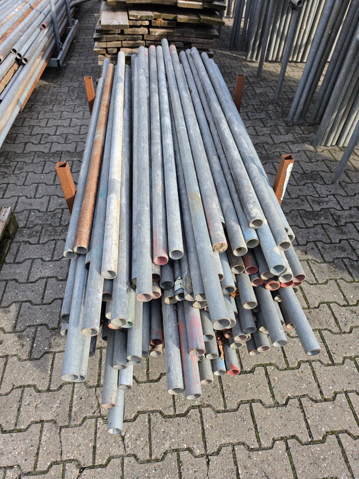Foto 14 van Grote complete Gevelsteiger Te Koop (H-jukken buizen klemmen