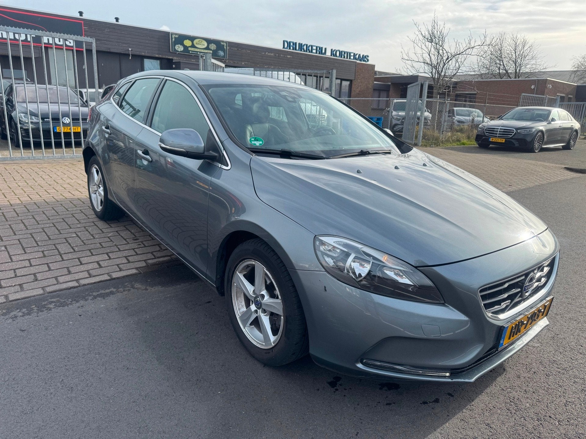Volvo V40 2.0 D2 Summum Business, Auto's, Voorwielaandrijving, Gebruikt, Euro 6, 4 cilinders