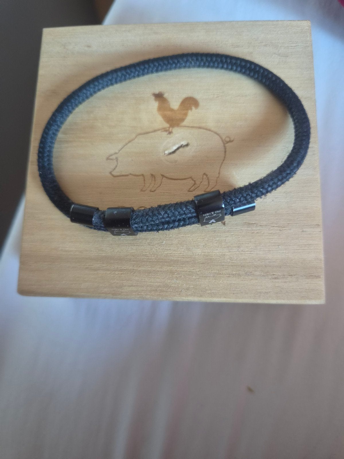 Pig & hen zwarte touwarmband maat s/m, Ophalen of Verzenden, Zo goed als nieuw, Zwart, Overige materialen