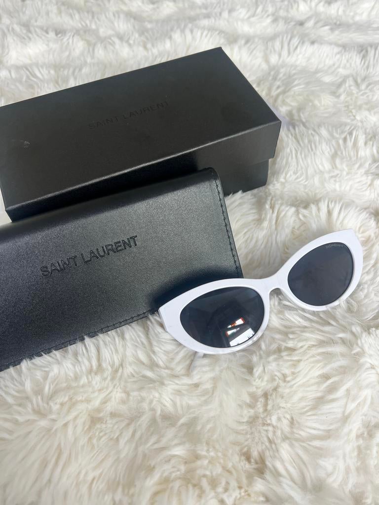 YSL zonnebrillen, Sieraden, Tassen en Uiterlijk, Zonnebrillen en Brillen | Dames, Ophalen of Verzenden, Zo goed als nieuw, Zwart