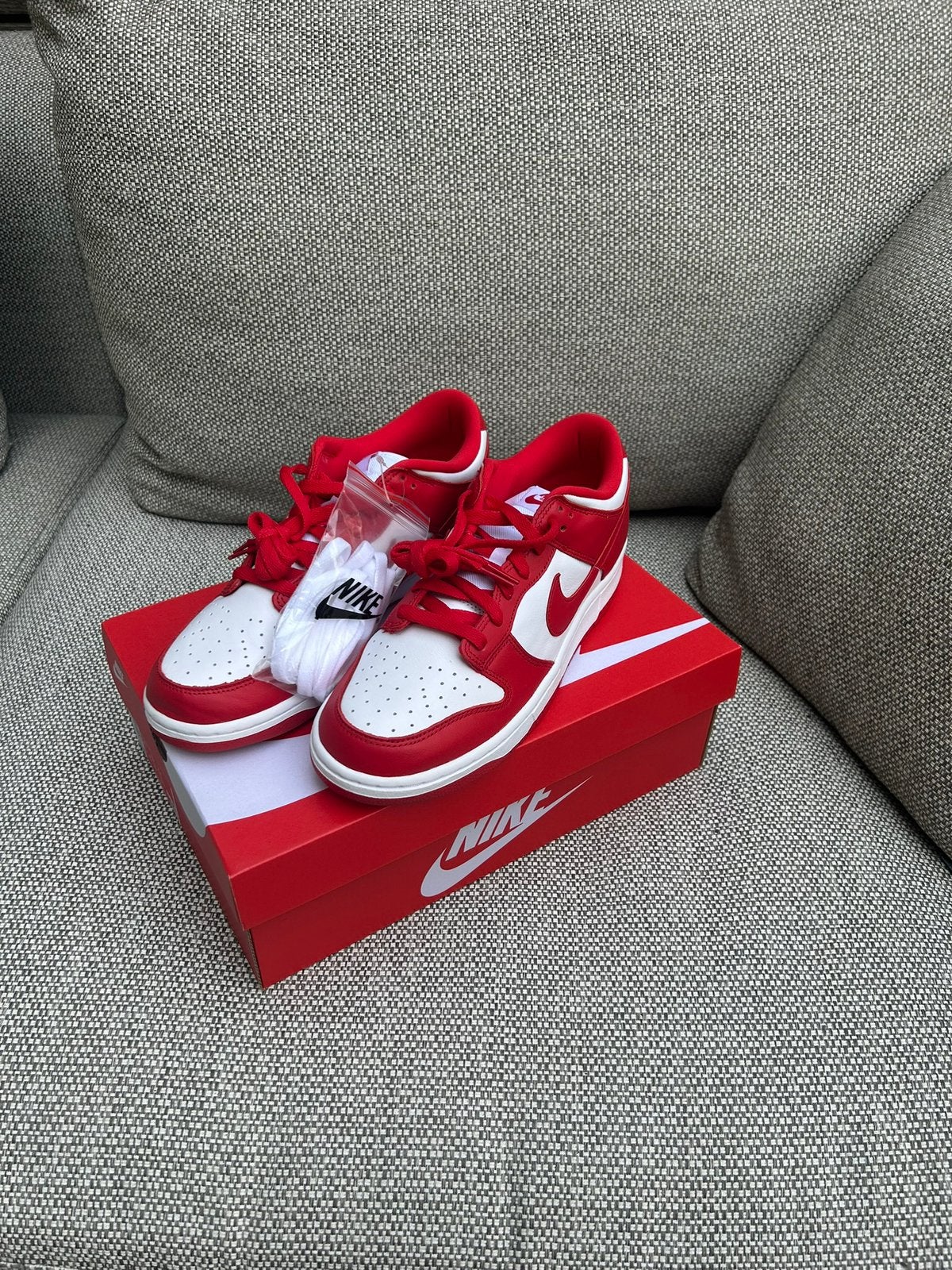 Nike Dunk Low SP White/Univeristy Red Maat US 10/EU 44, Kleding | Heren, Schoenen, Overige kleuren, Nieuw, Ophalen of Verzenden