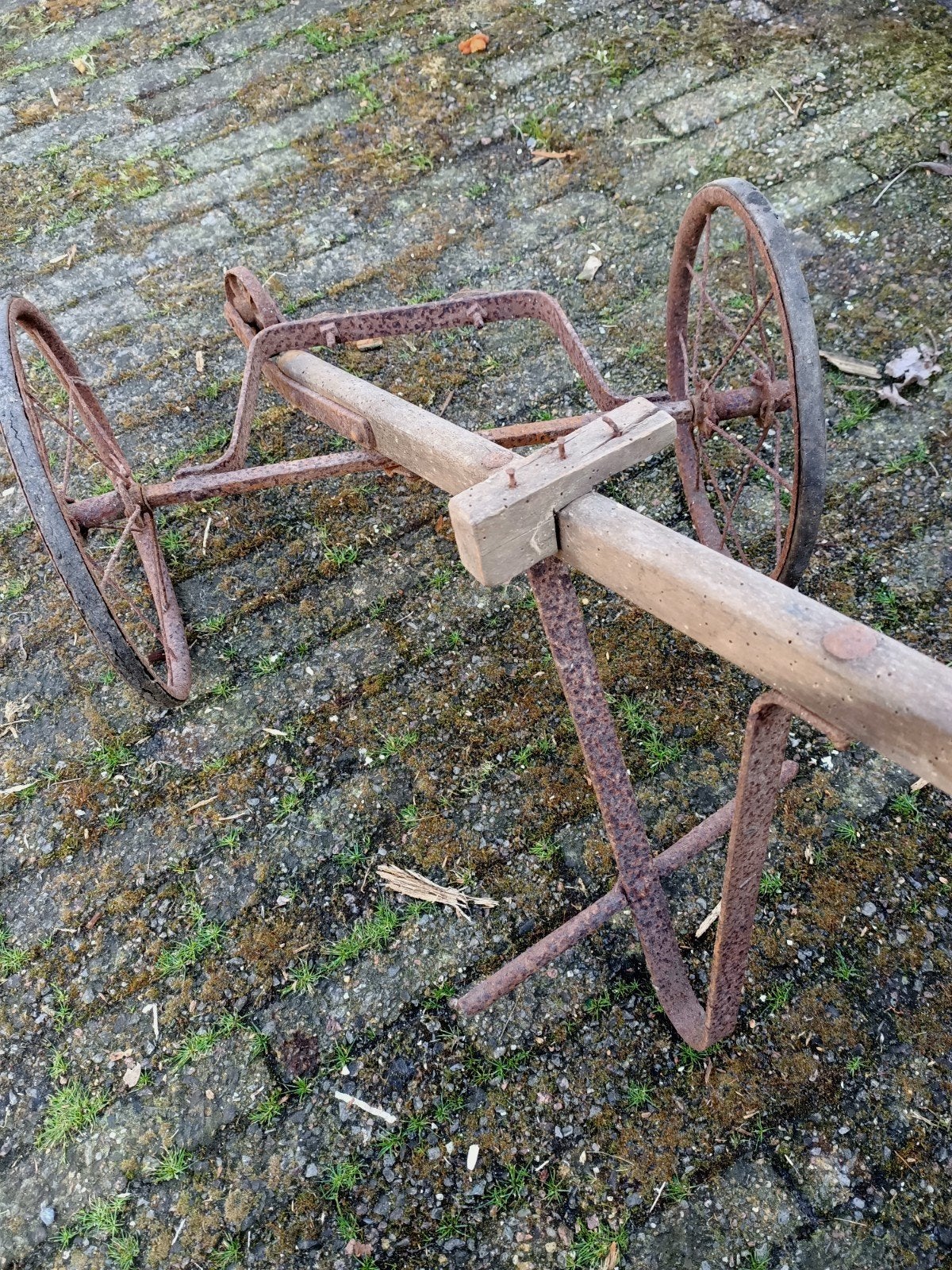 Antiek trekkarretje kar tuindecoratie, Ophalen