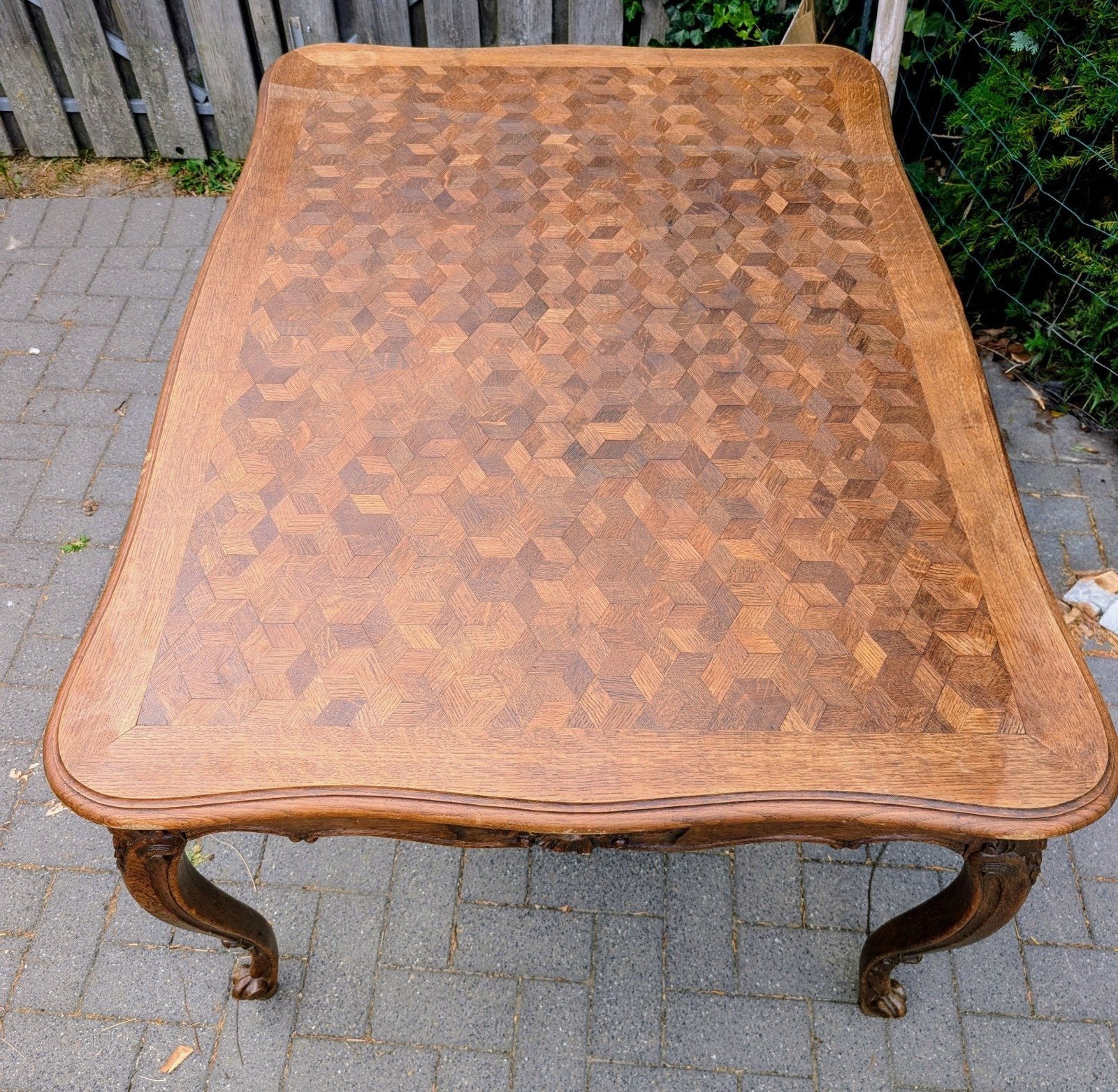 Antieke uitschuifbare eettafel met sierstuk, Antiek en Kunst, Antiek | Meubels | Tafels, Ophalen of Verzenden