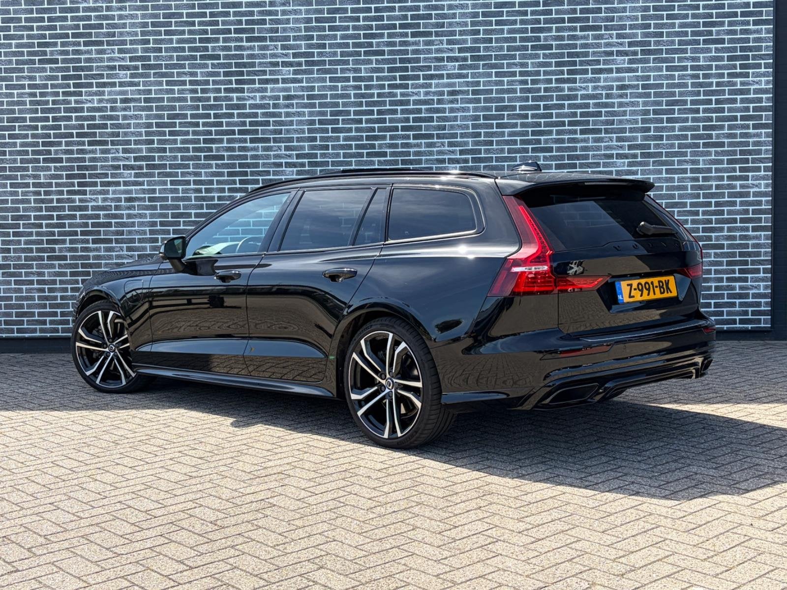 Volvo V60 2.0 T6 Plug-in Hybrid AWD Ultimate Dark | Long Ran, Auto's, Stof, Gebruikt, Euro 6, 4 cilinders
