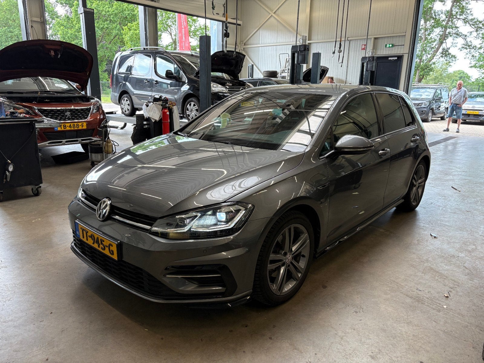 Volkswagen Golf 1.5 TSI 150pk 7-DSG 2018 Grijs  Highline  R, Auto's, 15 km/l, 1498 cc, 4 cilinders, Alcantara