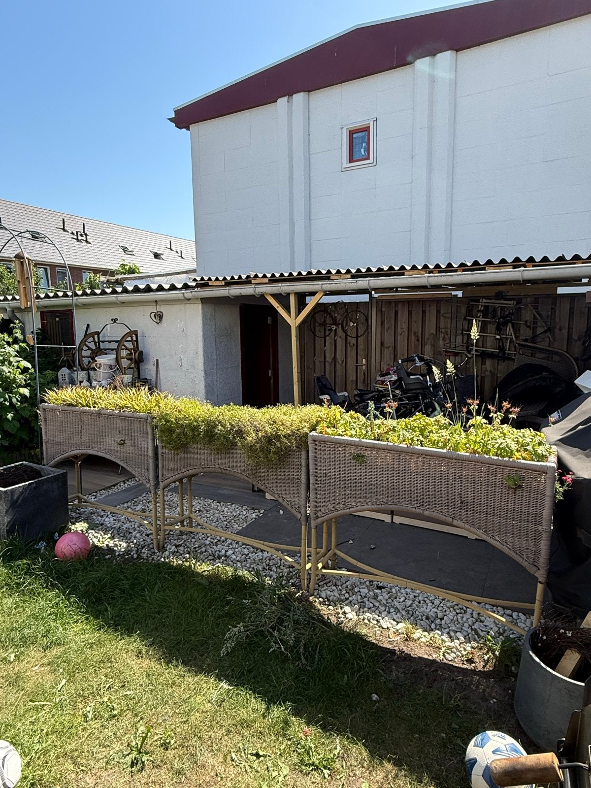 Set van 3 rotan plantenbakken met metalen onderstel, Ophalen, Overige materialen, Gebruikt, 100 cm of meer