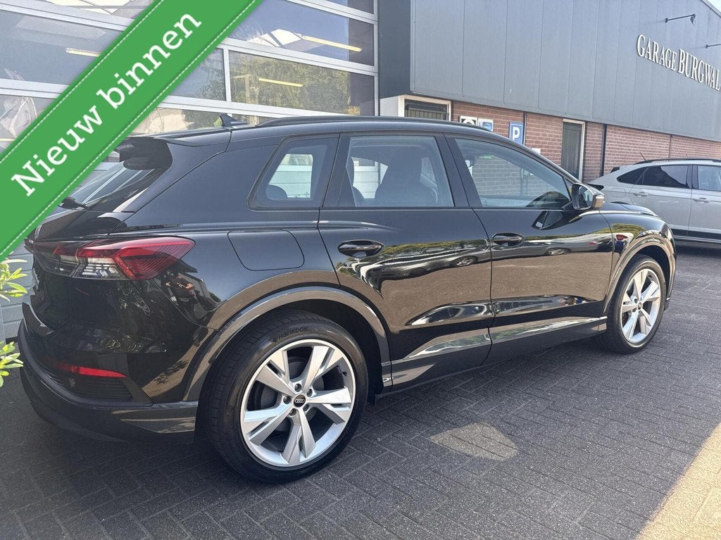 Audi Q4 e-tron 40 S edition 77 kWh SOH 94% ACC/STOELVERW. *A, Auto's, Automaat, 12 maanden, Gebruikt, Zwart