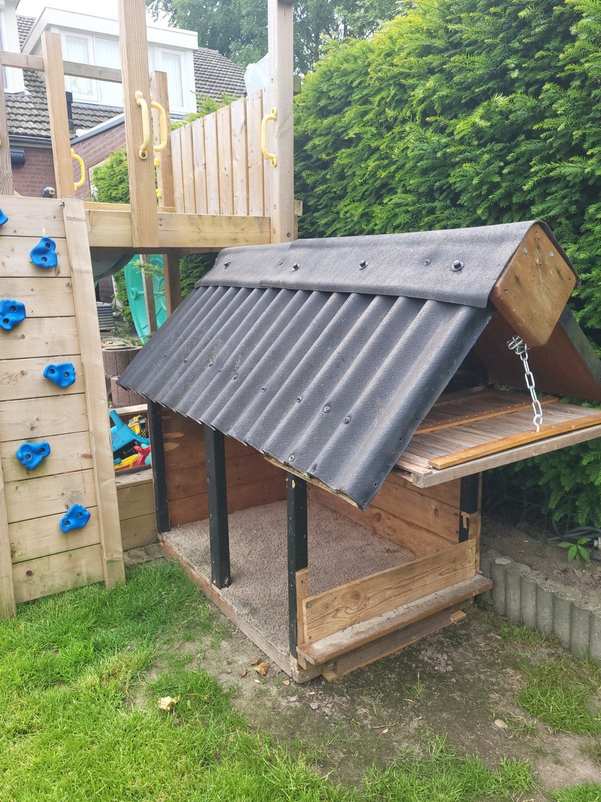 Leuk stevig huisje met uitklapraampje, Ophalen, Hout