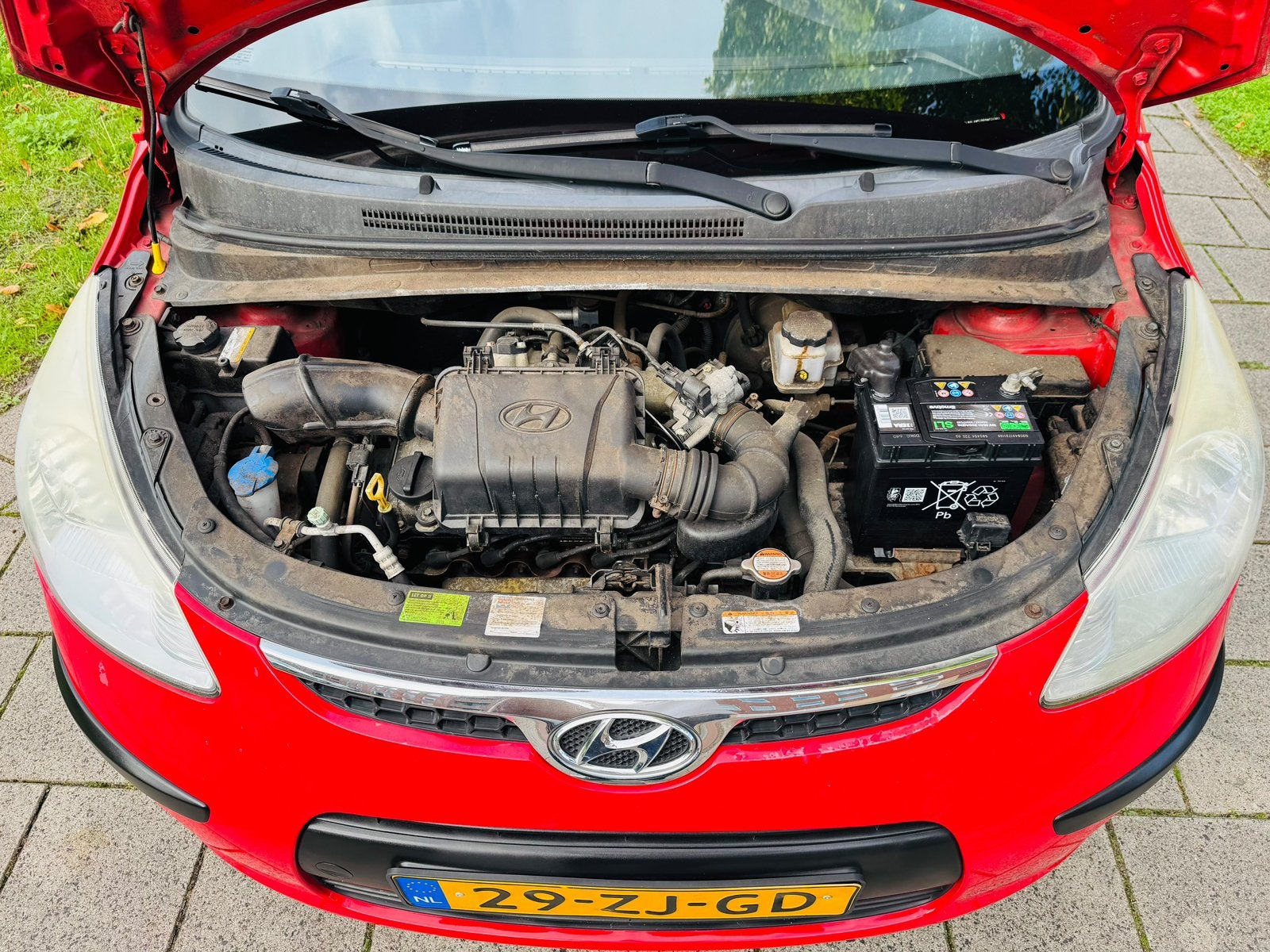Foto 9 van Hyundai i10 1.1 I 5DR 2008 Rood