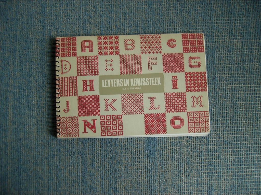 BORDUREN, LETTERS IN KRUISSTEEK, 1966, VINTAGE, Gelezen, ELSIE SVENNAS, Ophalen of Verzenden, Overige onderwerpen