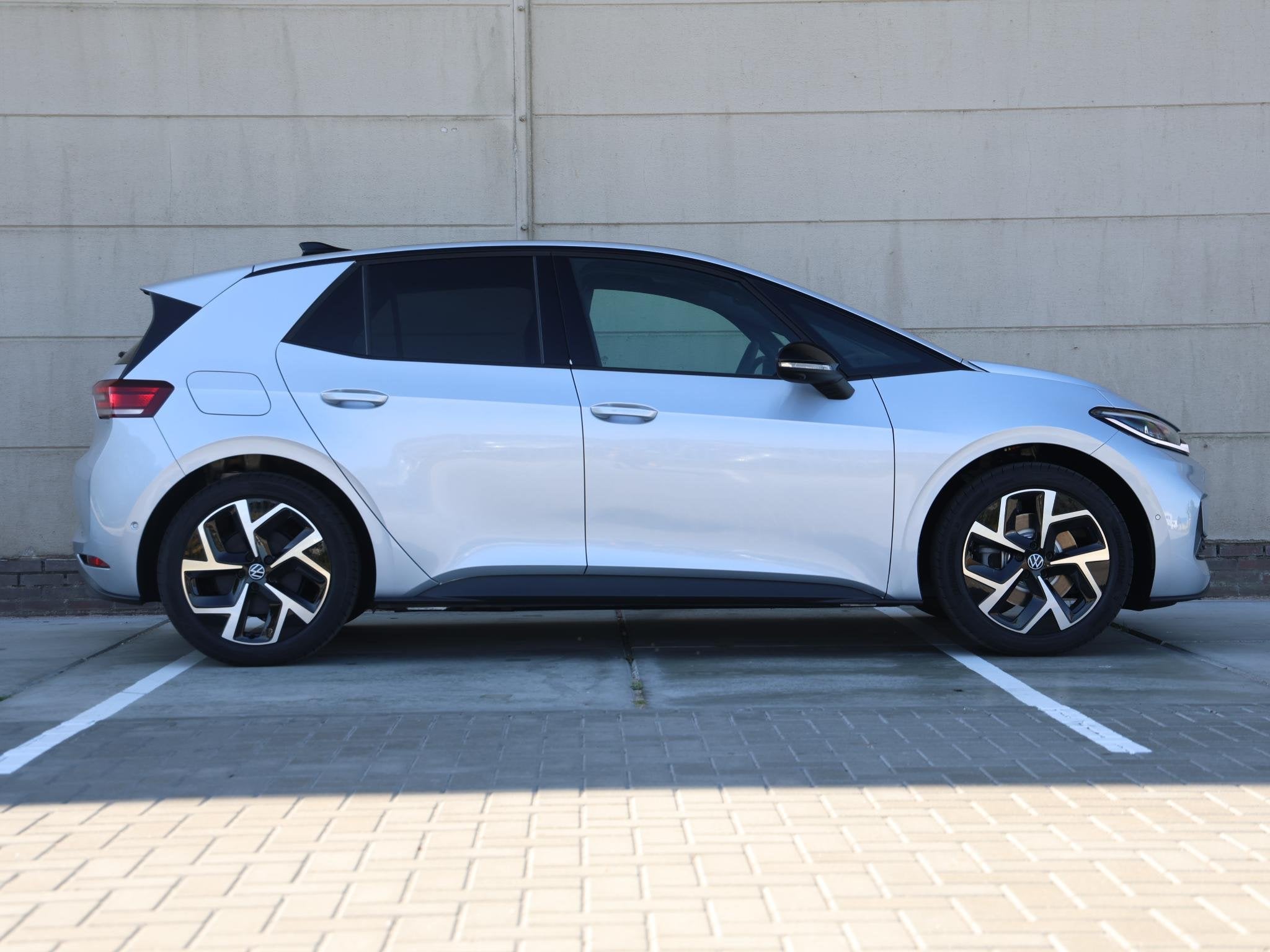 Volkswagen ID.3 Neo Style 61 kWh accu 190 PK | Panoramadak |, Auto's, Automaat, Achterwielaandrijving, Zwart, 190 pk