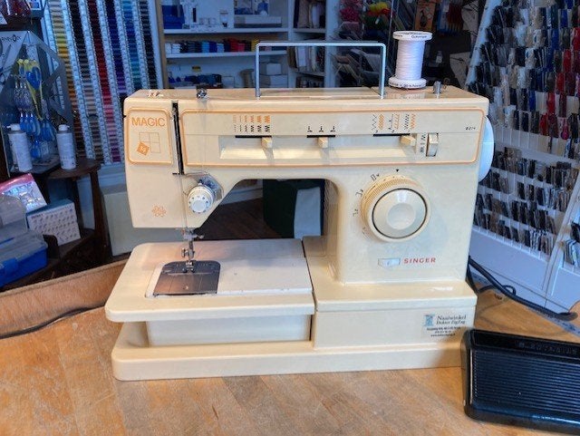 Singer 8214 "Magic 14" naaimachine, Hobby en Vrije tijd, Naaimachines en Toebehoren, Gebruikt, Singer, Singer, Onbekend