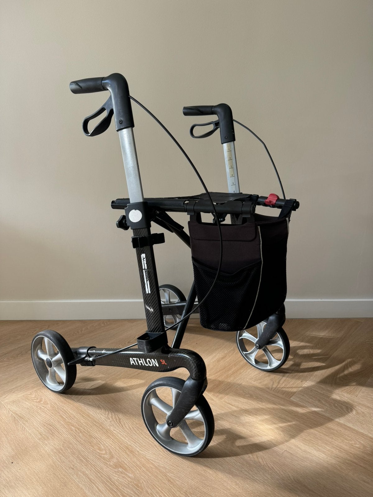 Rollator Athlon SL CARBON softbanden opvouwbaar, Ophalen, Lichtgewicht, Gebruikt