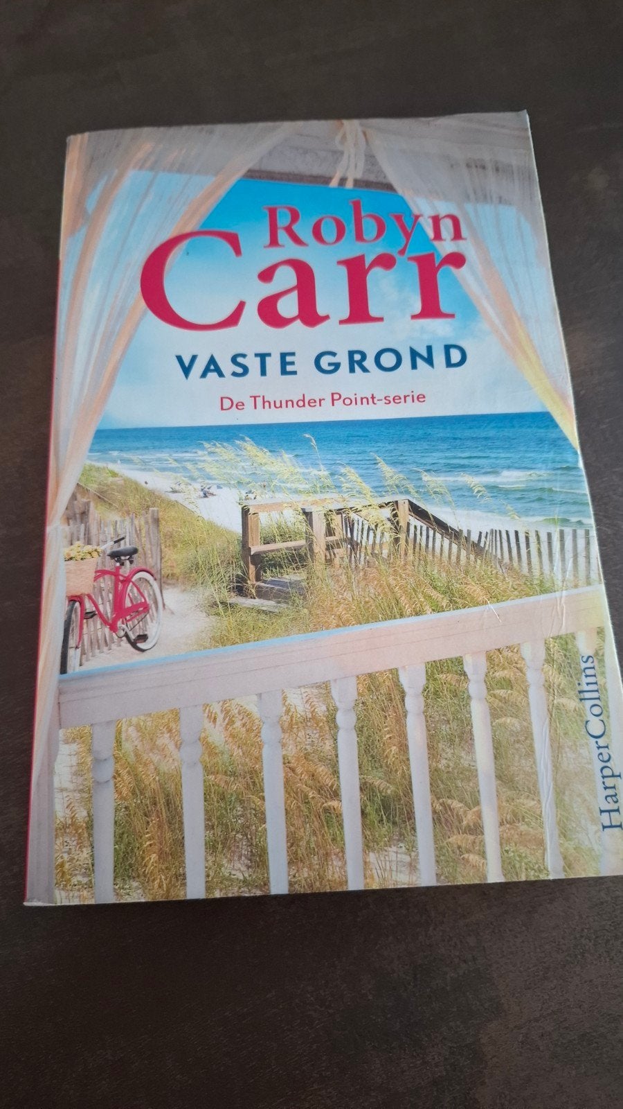 Robyn Carr - Vaste grond, Boeken, Ophalen, Zo goed als nieuw, Robyn Carr