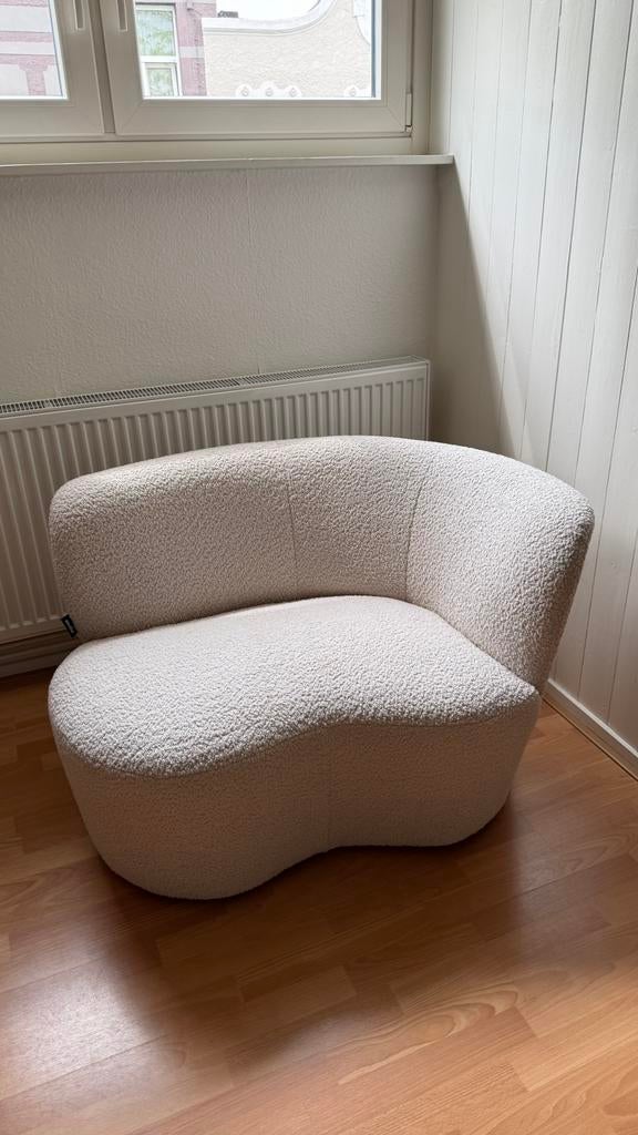 Woood fauteuil Stone crème bouclé stof met leuning rechts, Huis en Inrichting, Fauteuils, Ophalen, 75 tot 100 cm, Zo goed als nieuw