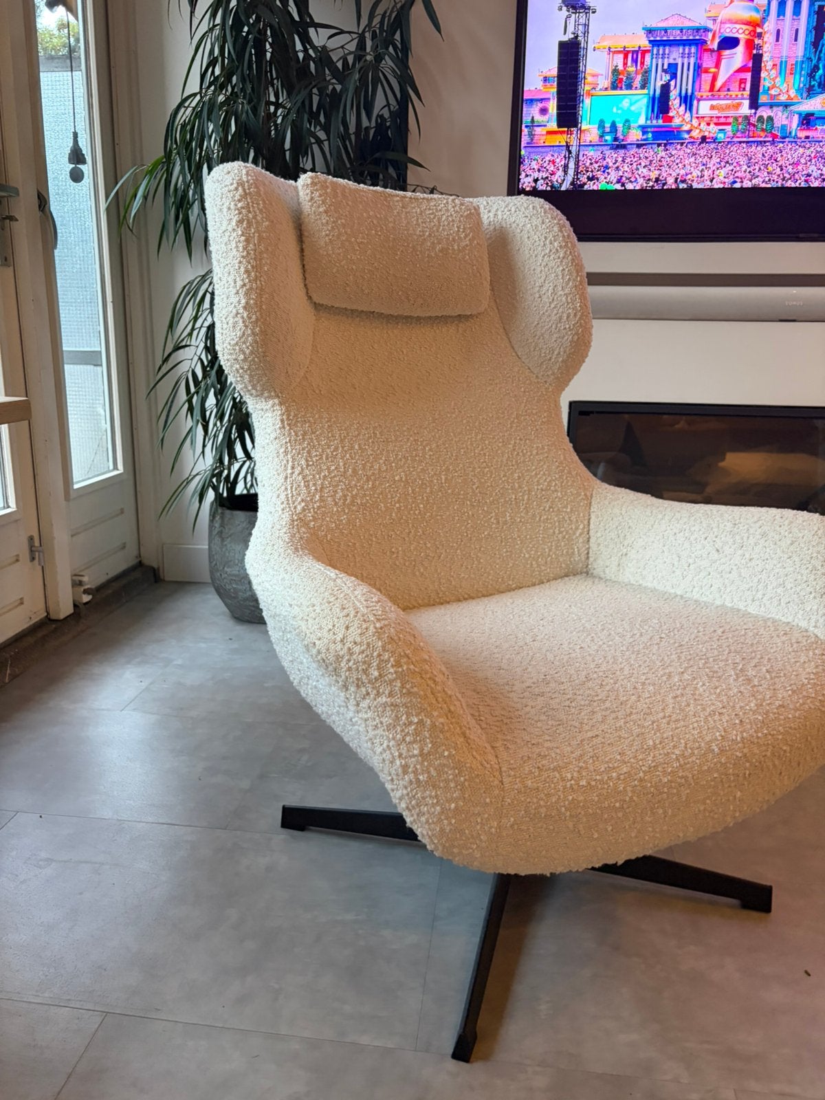 Kave home Zalina-draaistoel met armleuningen, Huis en Inrichting, Ophalen, Zo goed als nieuw, 75 tot 100 cm