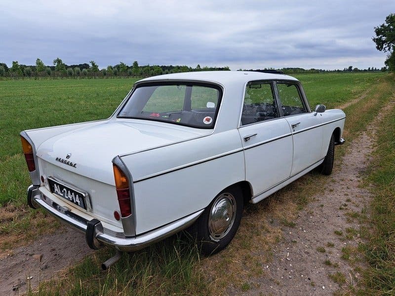 Peugeot 404 Super Luxe uit 1966, foto 5