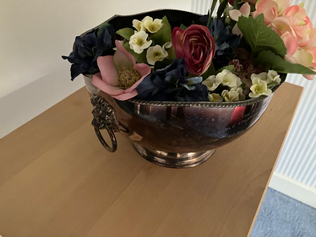 Decoratieve verzilverde schaal of bokaal, Overige materialen, Gebruikt, Schaal, Rond