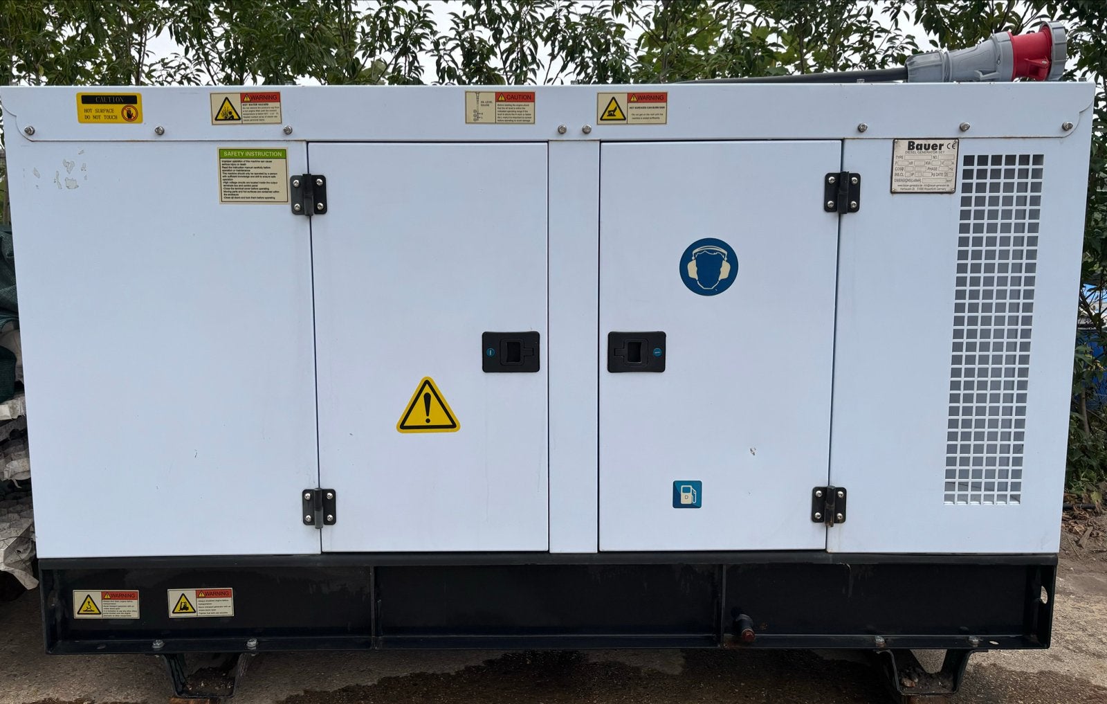 Bauer Diesel Aggregaat 19kW/24KVA, 400V met diverse aansluit, Ophalen