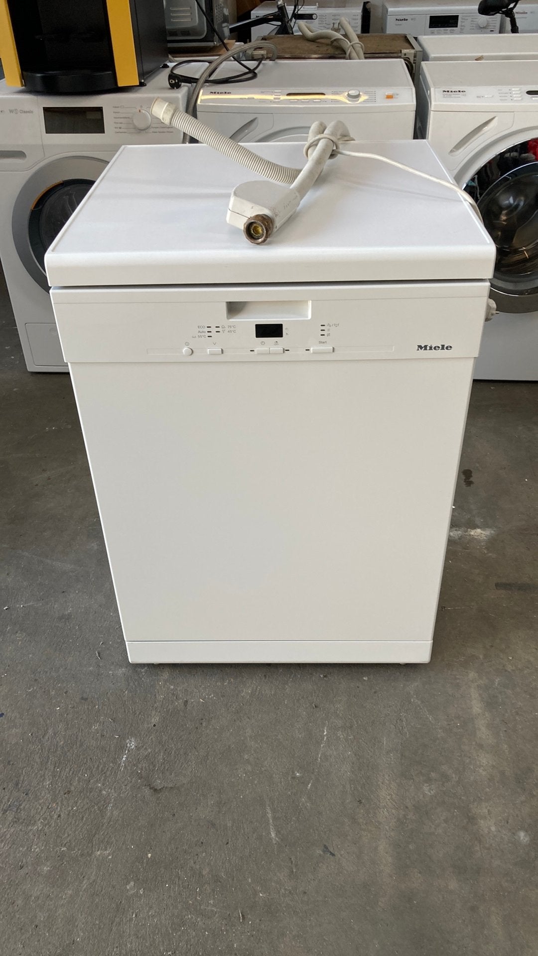 Miele vaatwasser vrijstaand, Ophalen, Zo goed als nieuw, 10 tot 14 liter, 85 tot 90 cm