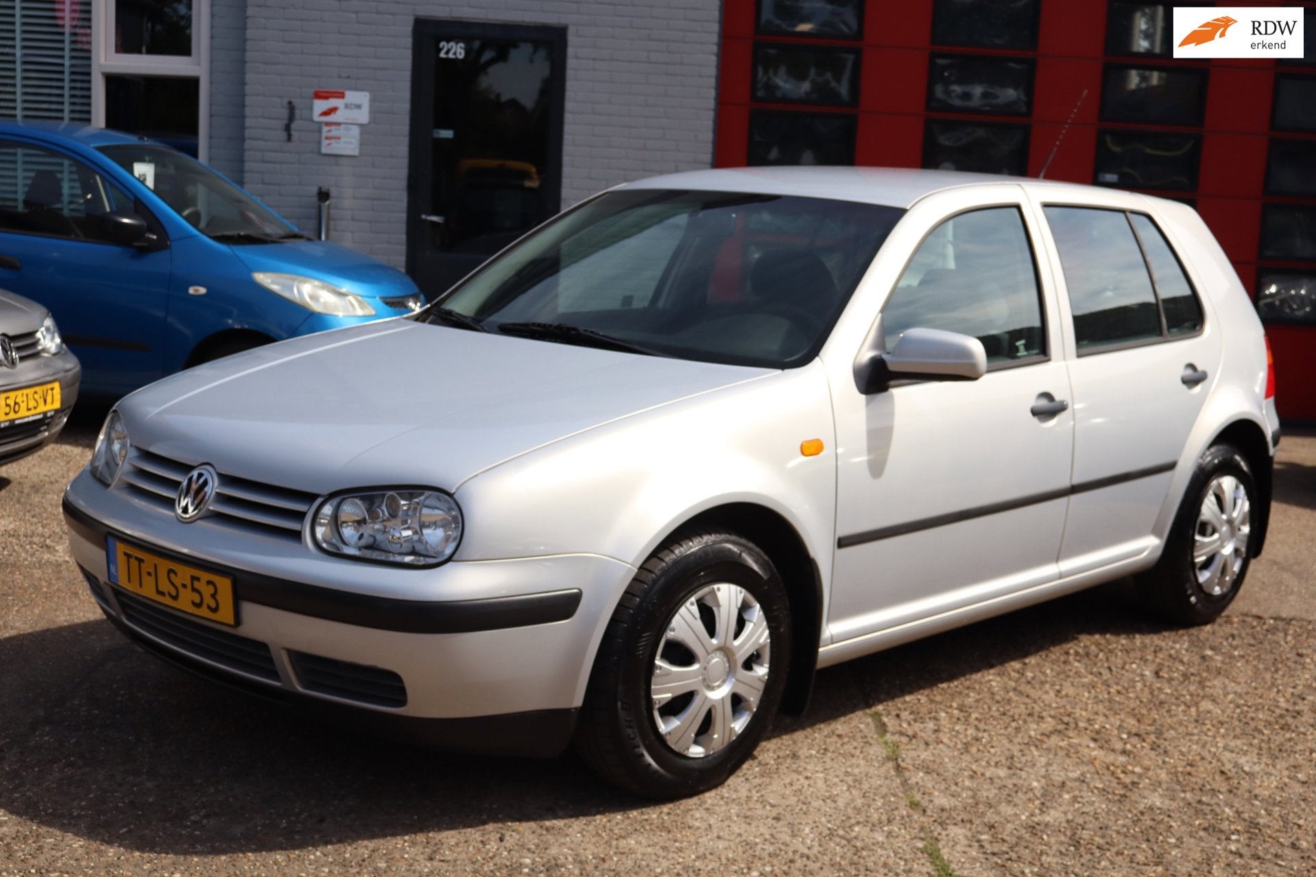Volkswagen Golf 1.6 Trendline ,5 DEURS , TREKHAAK , NWE APK, Auto's, 101 pk, Gebruikt, 4 cilinders, 49 €/maand